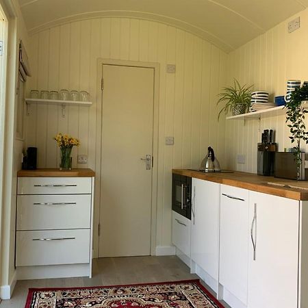 The City Hut Bath Exterior photo