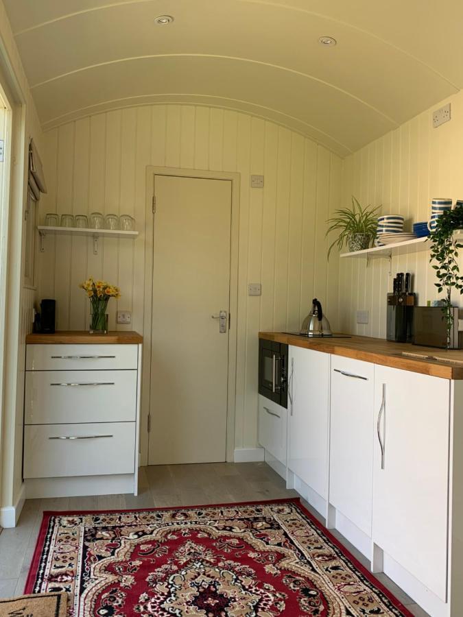The City Hut Bath Exterior photo